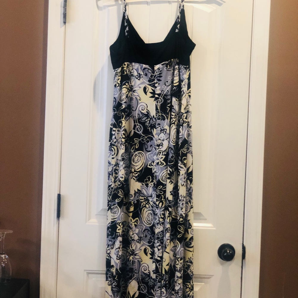 Dress - Picture 2 of 3